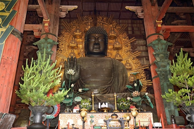 japans-great-buddhas-in-east-and-west-nippon-com-english.jpg