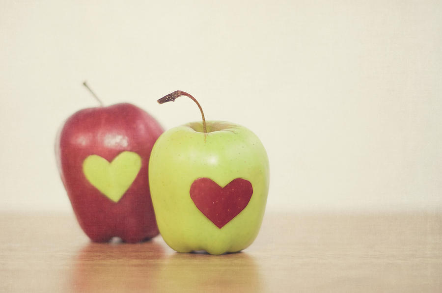 red-and-green-apple-with-heart-shape-maria-kallin.jpg