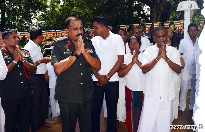sri-lankas-eastern-commander-pays-his-dues-tamil-guardian-1.jpg